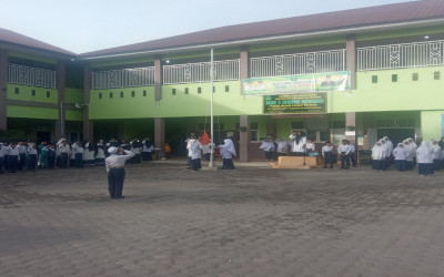 Mendekati Ujian Tengah Semester, Jaga Kerapian kebersihan Madrasah